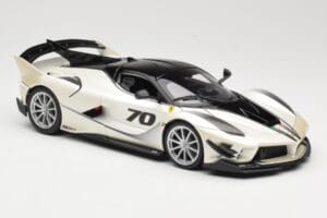 Ferrari FXX-K Evo #70 Blanc Bburago 1:18 18-16012 Métal Moulé — image 6 sur 8