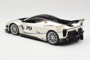 Ferrari FXX-K Evo #70 Blanc Bburago 1:18 18-16012 Métal Moulé — image 7 sur 8
