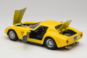 Ferrari 250 GTO Jaune Guiloy 1:18 67525 Métal Moulé — image 5 sur 8