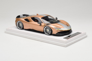 Ferrari SF90 Novitec Or Argent Bande IVY Merit 1:18 REMC028 Résine — image 4 sur 7