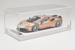 Ferrari SF90 Novitec Or Argent Bande IVY Merit 1:18 REMC028 Résine — image 6 sur 7