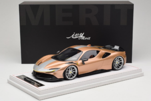 Ferrari SF90 Novitec Or Argent Bande IVY Merit 1:18 REMC028 Résine — image 7 sur 7