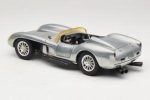 Ferrari Testa Rossa Chrome Silver Hot Wheels 1:18 25737 Métal Moulé — image 7 sur 8
