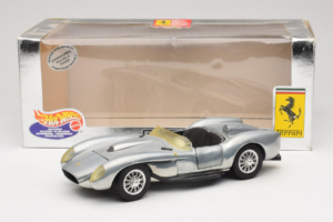 Ferrari Testa Rossa Chrome Silver Hot Wheels 1:18 25737 Métal Moulé — image 8 sur 8