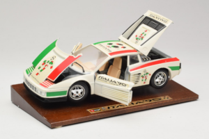 Ferrari Testarossa Italia 90 Blanc Bburago 1:18 3059-W1 Métal Moulé — image 3 sur 8
