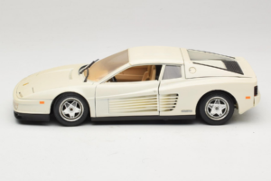 Ferrari Testarossa Blanc Bburago 1:18 3019-W1 Métal Moulé — image 4 sur 8