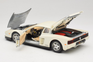 Ferrari Testarossa Blanc Bburago 1:18 3019-W1 Métal Moulé — image 5 sur 8