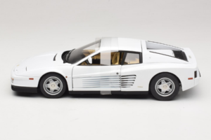 Ferrari Testarossa Blanc Miami Vice Hot Wheels 1:18 P9904 Métal Moulé — image 3 sur 6