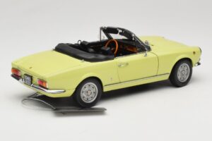 Fiat 124 Spider BS1 Jaune Sun Star 1:18 4921 Métal Moulé — image 3 sur 8