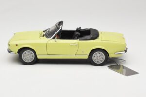 Fiat 124 Spider BS1 Jaune Sun Star 1:18 4921 Métal Moulé — image 4 sur 8