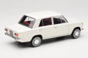 Fiat 124 Blanc IXO 1:18 18CMC205OP Métal Moulé — image 3 sur 8