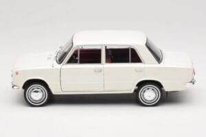 Fiat 124 Blanc IXO 1:18 18CMC205OP Métal Moulé — image 4 sur 8