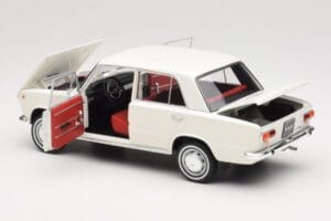 Fiat 124 Blanc IXO 1:18 18CMC205OP Métal Moulé — image 5 sur 8