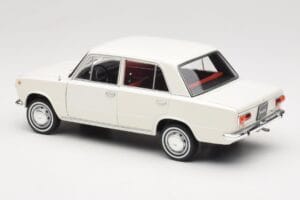 Fiat 124 Blanc IXO 1:18 18CMC205OP Métal Moulé — image 7 sur 8