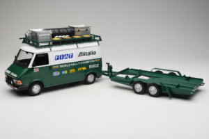 Fiat 242 Alitalia Rally Team Assistance With Trailer 1978 IXO 1:18 18CMC027WX Métal Moulé