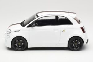 Abarth 500e Blanc IXO 1:18 MCG18497 Métal Moulé — image 3 sur 6