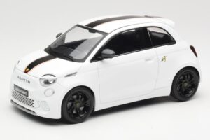 Abarth 500e Blanc IXO 1:18 MCG18497 Métal Moulé
