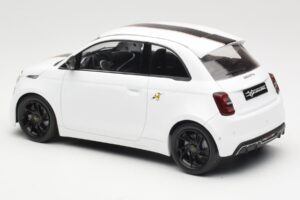 Abarth 500e Blanc IXO 1:18 MCG18497 Métal Moulé — image 5 sur 6