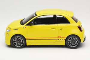 Abarth 500e Jaune IXO 1:18 MCG18498 Métal Moulé — image 3 sur 6