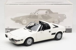 Fiat X1/9 Blanc Minichamps 1:18 100121685 Métal Moulé — image 8 sur 8
