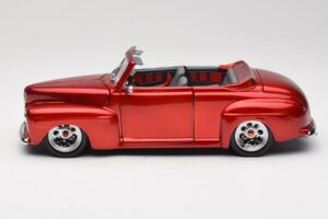 Ford Cabriolet Red Metallic Road Signature 1:18 30028 Métal Moulé — image 4 sur 8