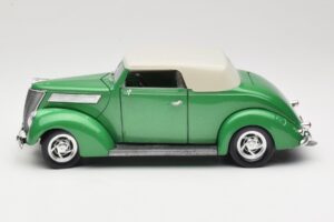 Ford Cabriolet Vert Road Signature 1:18 92239 Métal Moulé — image 4 sur 8