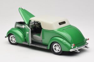 Ford Cabriolet Vert Road Signature 1:18 92239 Métal Moulé — image 5 sur 8