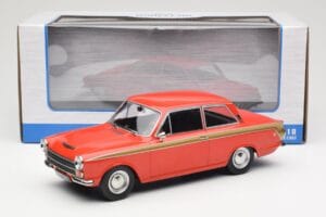 Ford Cortina Lotus Red & Gold Stripe MCG 1:18 MCG18532 Métal Moulé — image 6 sur 6