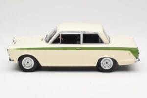 Ford Cortina Lotus White & Green Stripe MCG 1:18 MCG18434 Métal Moulé — image 3 sur 6