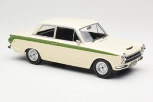 Ford Cortina Lotus White & Green Stripe MCG 1:18 MCG18434 Métal Moulé — image 4 sur 6