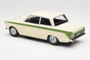 Ford Cortina Lotus White & Green Stripe MCG 1:18 MCG18434 Métal Moulé — image 5 sur 6