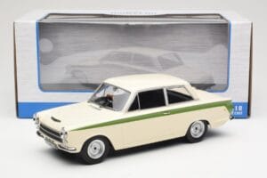 Ford Cortina Lotus White & Green Stripe MCG 1:18 MCG18434 Métal Moulé — image 6 sur 6