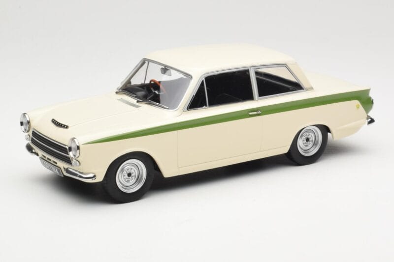 Ford Cortina Lotus White & Green Stripe MCG 1:18 MCG18434 Métal Moulé