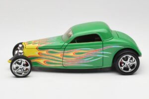 Ford Coupé Vert avec Flammes Road Signature 1:18 30109 Métal Moulé — image 4 sur 8