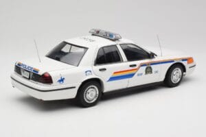 Ford Crown Victoria RCMP Police Car AUTOart 1:18 72706 Métal Moulé — image 3 sur 8