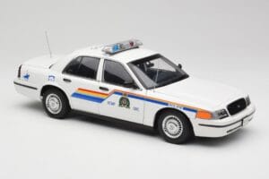 Ford Crown Victoria RCMP Police Car AUTOart 1:18 72706 Métal Moulé — image 6 sur 8