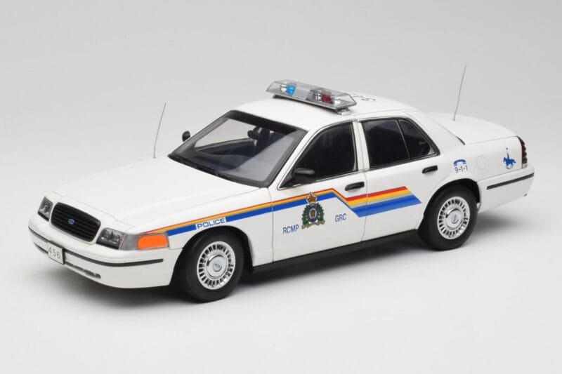 Ford Crown Victoria RCMP Police Car AUTOart 1:18 72706 Métal Moulé