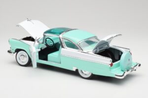 Ford Crown Victoria Seafoam Vert & Blanc Road Legends 1:18 92138 Métal Moulé — image 4 sur 7