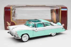 Ford Crown Victoria Seafoam Vert & Blanc Road Legends 1:18 92138 Métal Moulé — image 7 sur 7