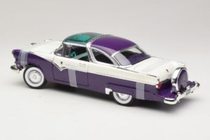 Ford Crown Victoria Blanc Violet Road Signature 1:18 92138-P1 Métal Moulé — image 5 sur 6