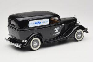 Ford Delivery Truck Ford Parts Noir Solido 1:18 8417 Métal Moulé — image 2 sur 8