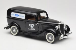 Ford Delivery Truck Ford Parts Noir Solido 1:18 8417 Métal Moulé — image 6 sur 8