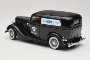 Ford Delivery Truck Ford Parts Noir Solido 1:18 8417 Métal Moulé — image 7 sur 8