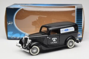 Ford Delivery Truck Ford Parts Noir Solido 1:18 8417 Métal Moulé — image 8 sur 8