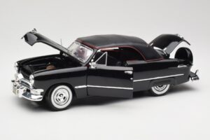 Ford Deluxe Cabriolet Noir Maisto 1:18 31681 Métal Moulé — image 2 sur 8