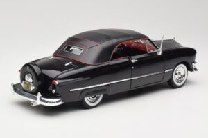 Ford Deluxe Cabriolet Noir Maisto 1:18 31681 Métal Moulé — image 3 sur 8