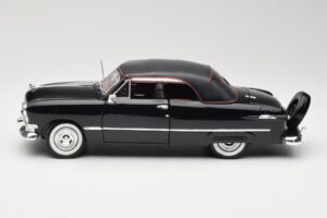 Ford Deluxe Cabriolet Noir Maisto 1:18 31681 Métal Moulé — image 4 sur 8