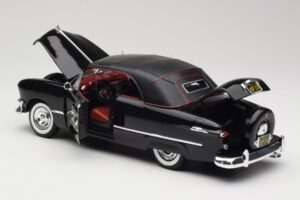 Ford Deluxe Cabriolet Noir Maisto 1:18 31681 Métal Moulé — image 5 sur 8