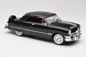 Ford Deluxe Cabriolet Noir Maisto 1:18 31681 Métal Moulé — image 6 sur 8