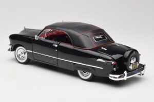 Ford Deluxe Cabriolet Noir Maisto 1:18 31681 Métal Moulé — image 7 sur 8